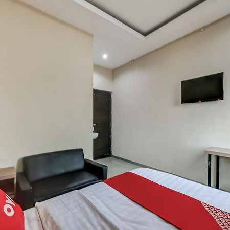 Oyo 90986 Hotel Srikandi Adisucipto Kalasan Ngoại thất bức ảnh
