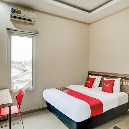 Oyo 90986 Hotel Srikandi Adisucipto Kalasan Ngoại thất bức ảnh