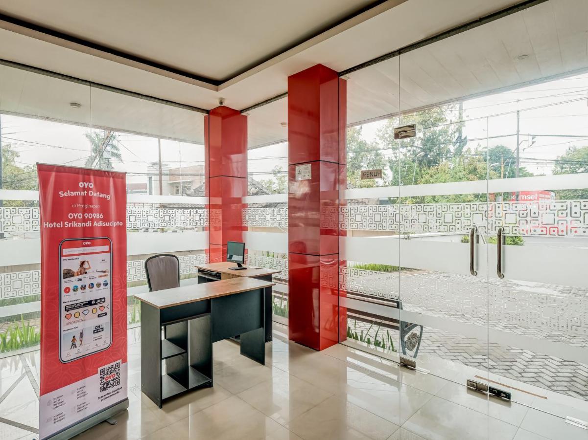 Oyo 90986 Hotel Srikandi Adisucipto Kalasan Ngoại thất bức ảnh