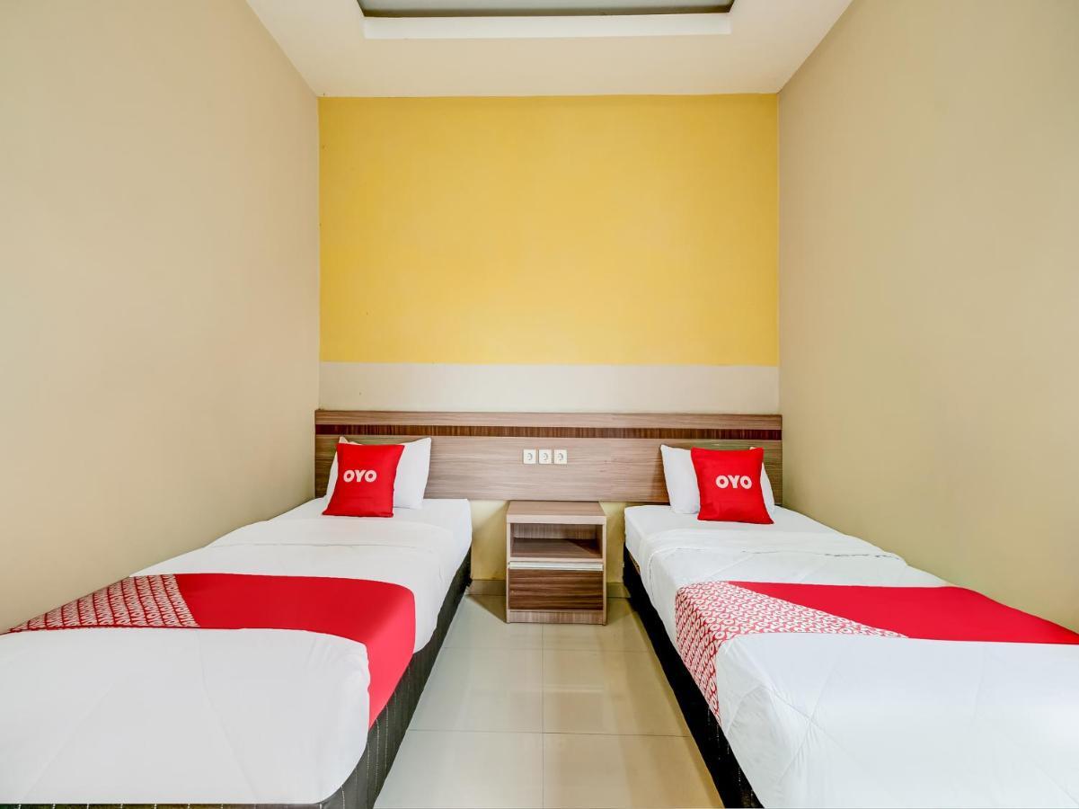 Oyo 90986 Hotel Srikandi Adisucipto Kalasan Ngoại thất bức ảnh