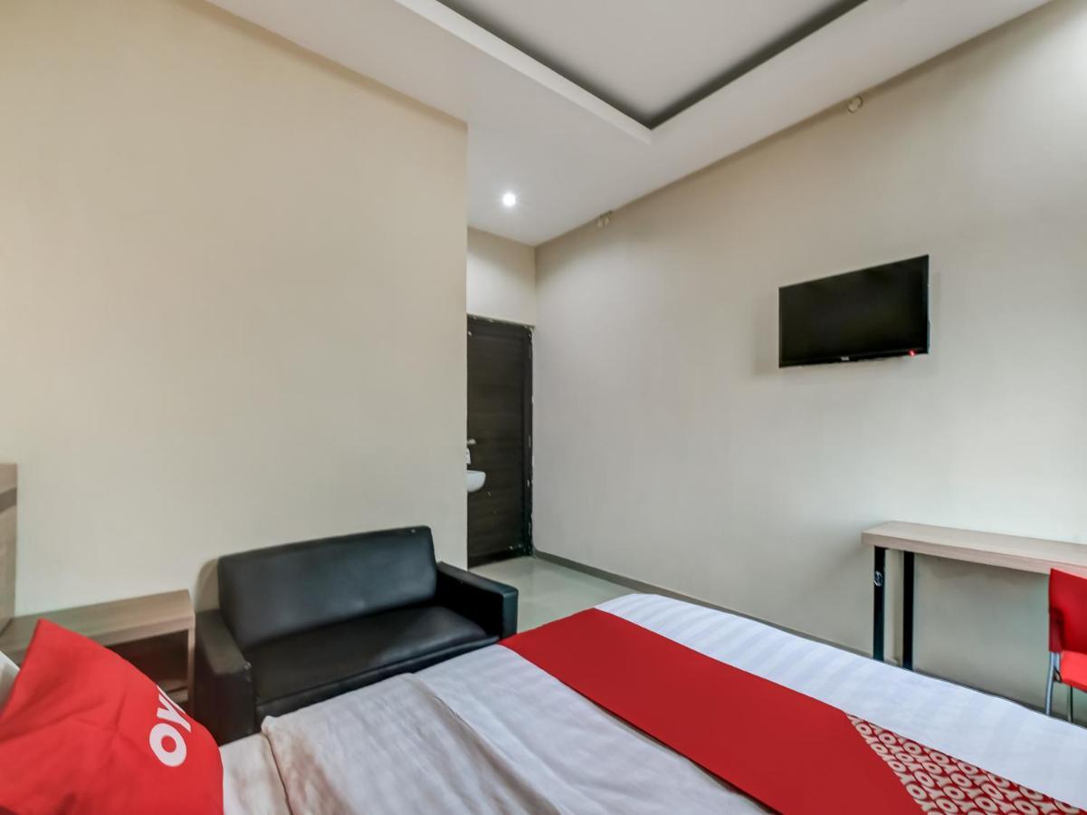 Oyo 90986 Hotel Srikandi Adisucipto Kalasan Ngoại thất bức ảnh
