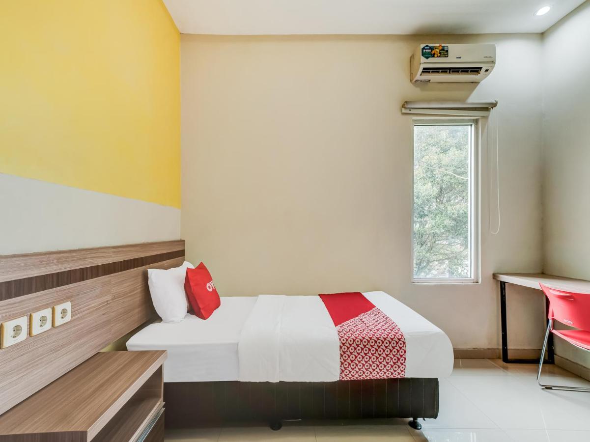 Oyo 90986 Hotel Srikandi Adisucipto Kalasan Ngoại thất bức ảnh
