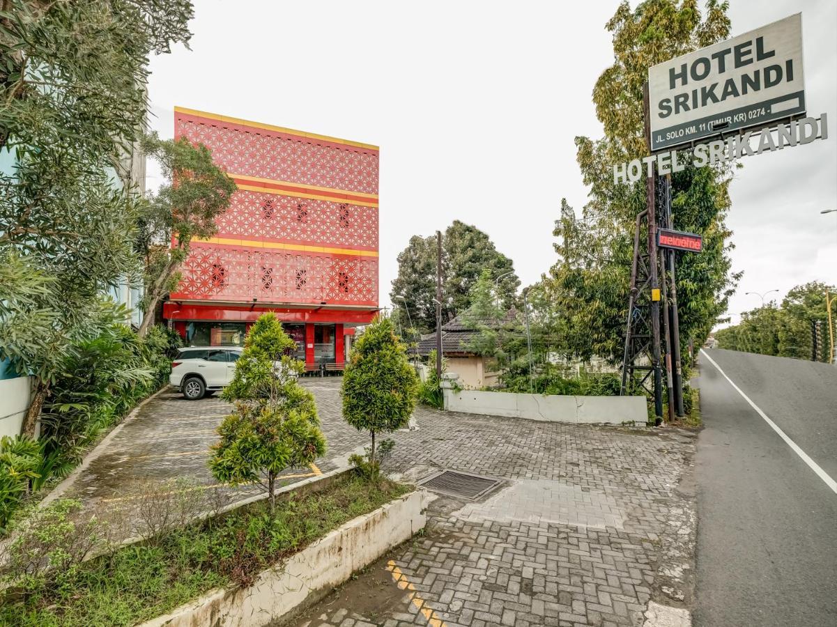 Oyo 90986 Hotel Srikandi Adisucipto Kalasan Ngoại thất bức ảnh