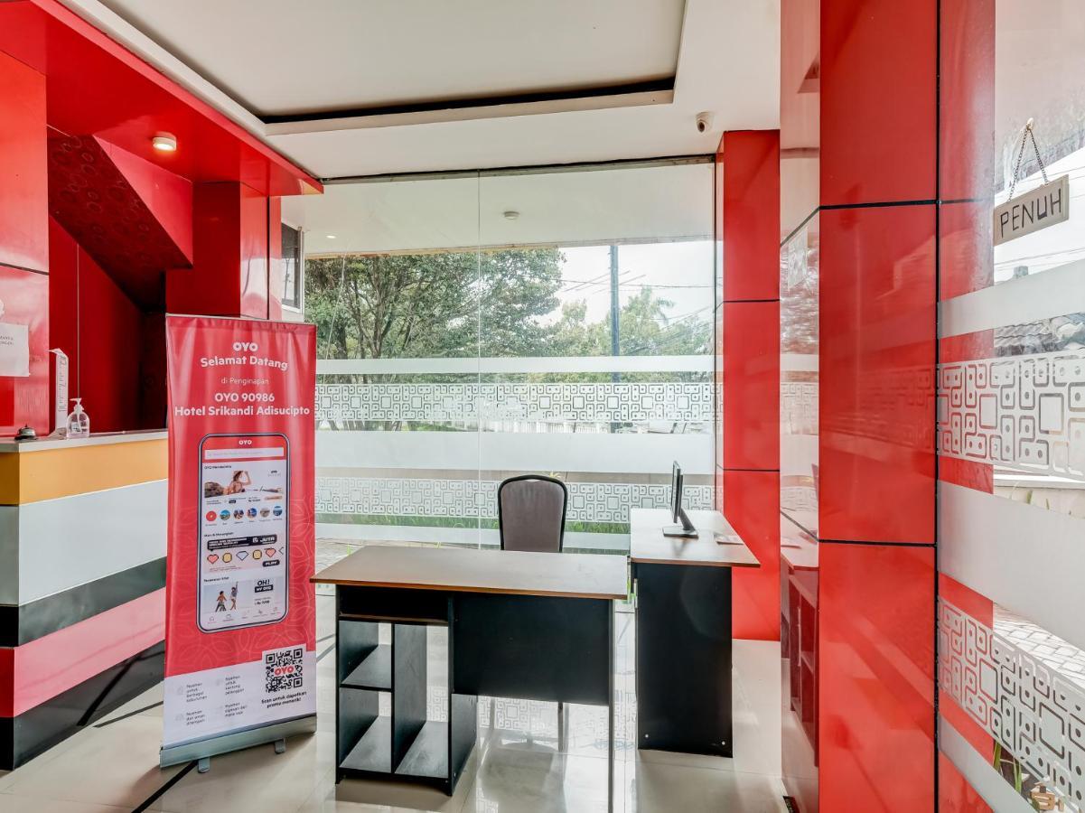 Oyo 90986 Hotel Srikandi Adisucipto Kalasan Ngoại thất bức ảnh