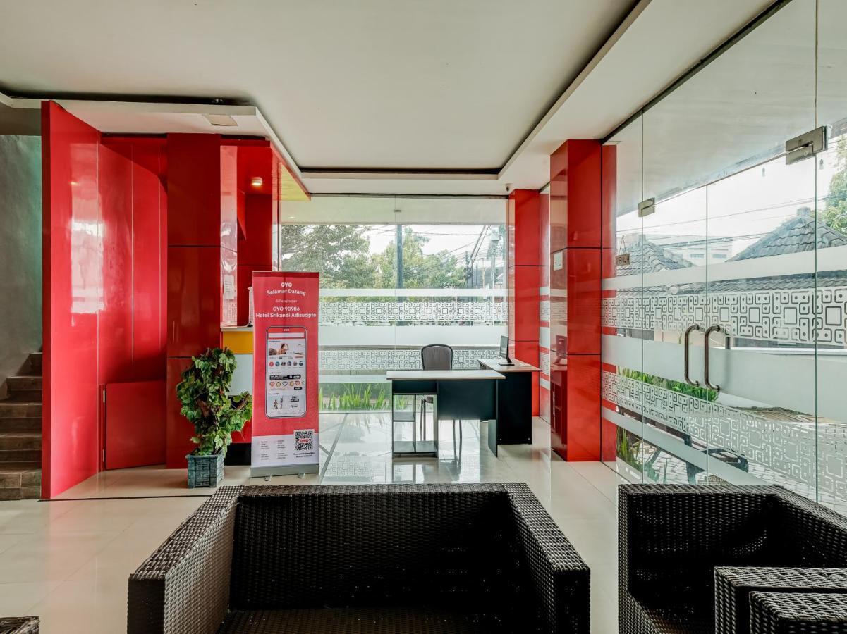 Oyo 90986 Hotel Srikandi Adisucipto Kalasan Ngoại thất bức ảnh