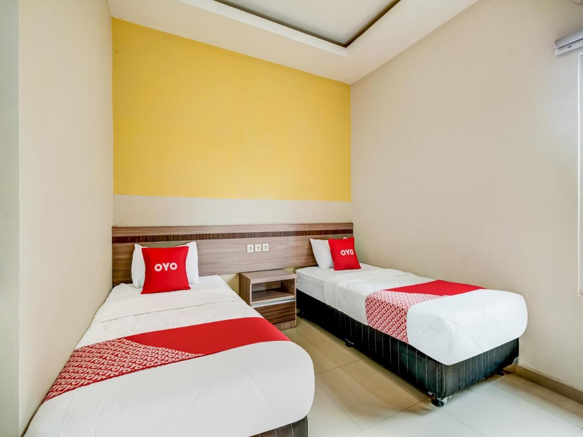 Oyo 90986 Hotel Srikandi Adisucipto Kalasan Ngoại thất bức ảnh