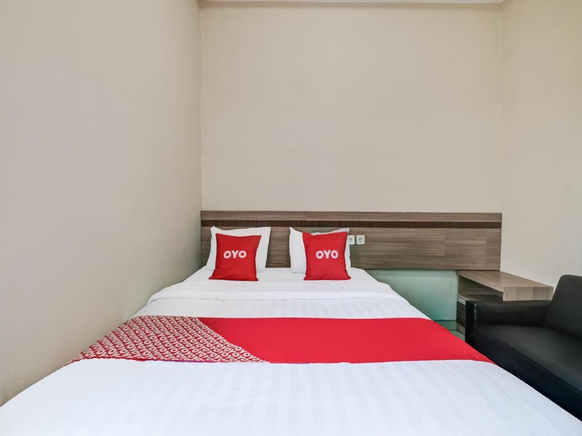 Oyo 90986 Hotel Srikandi Adisucipto Kalasan Ngoại thất bức ảnh