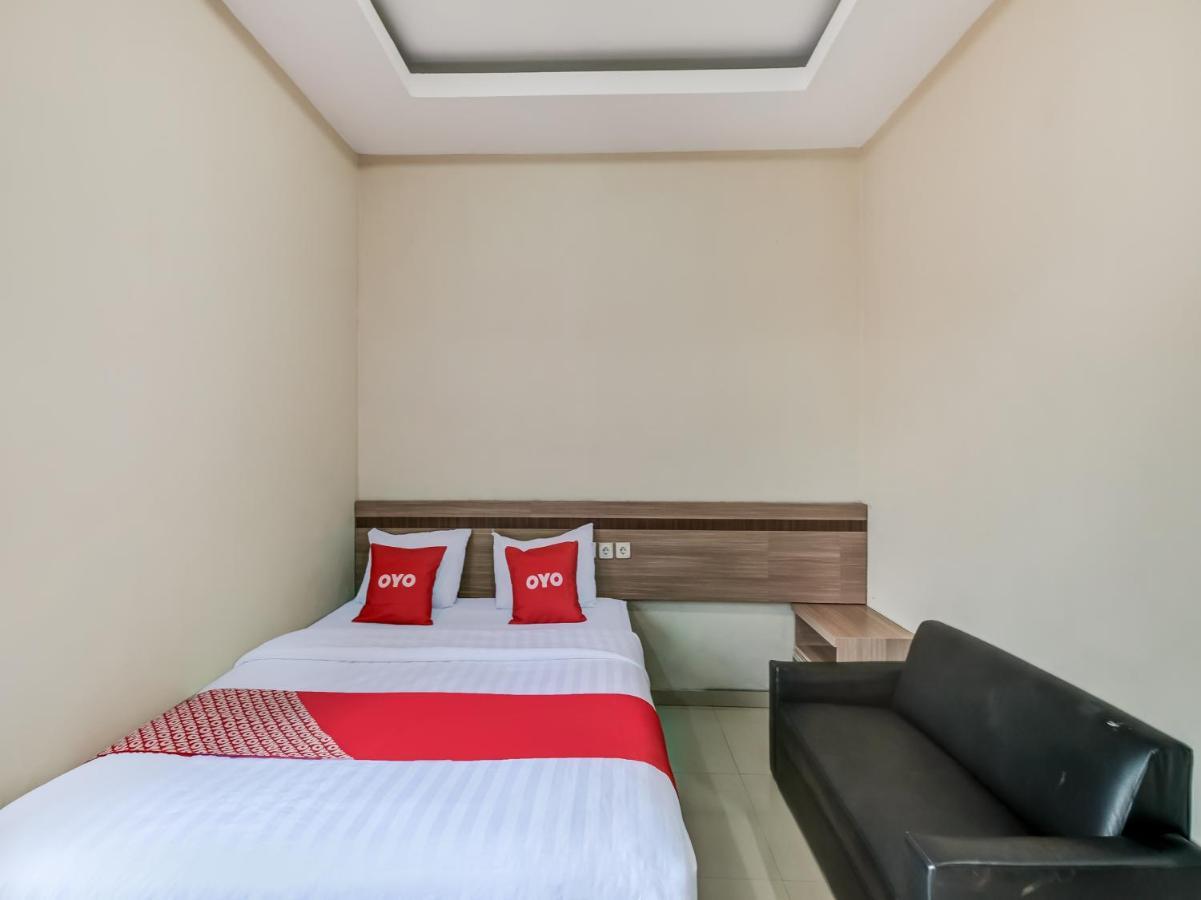 Oyo 90986 Hotel Srikandi Adisucipto Kalasan Ngoại thất bức ảnh