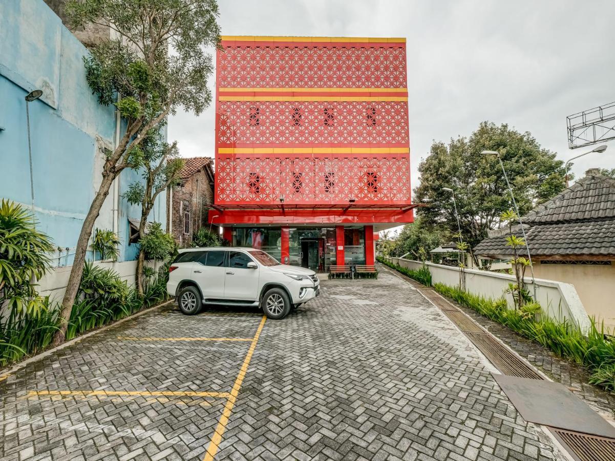 Oyo 90986 Hotel Srikandi Adisucipto Kalasan Ngoại thất bức ảnh
