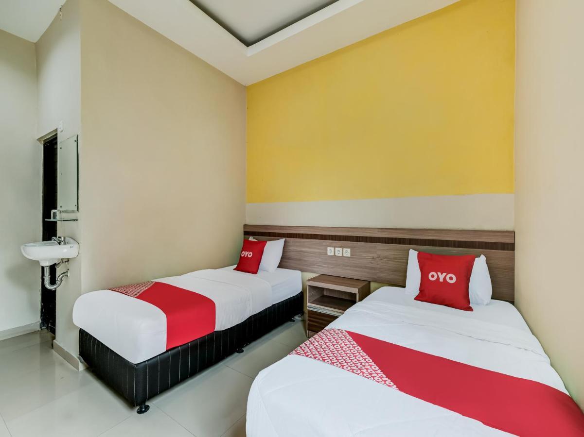 Oyo 90986 Hotel Srikandi Adisucipto Kalasan Ngoại thất bức ảnh
